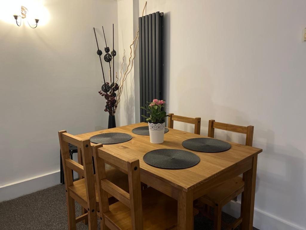 Entire 2-Bedroom Flat In Camden London Exterior foto