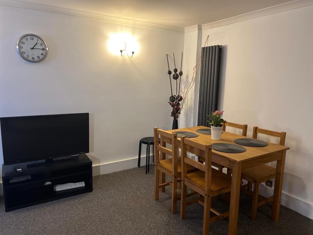 Entire 2-Bedroom Flat In Camden London Exterior foto