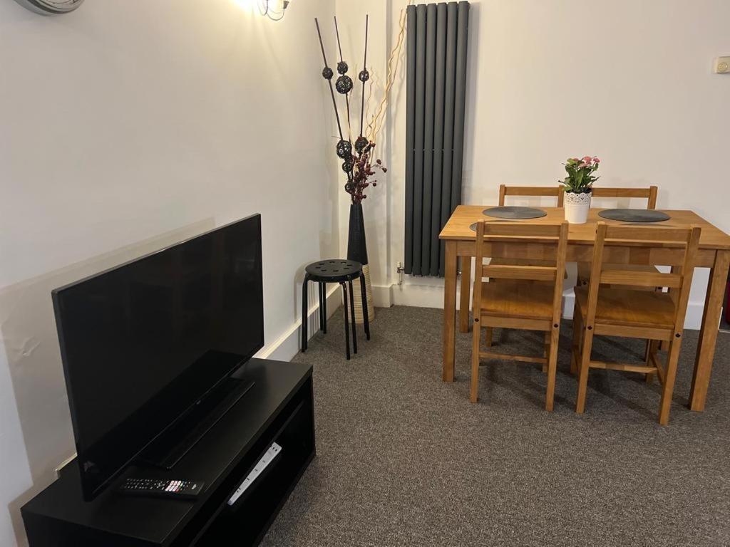 Entire 2-Bedroom Flat In Camden London Exterior foto