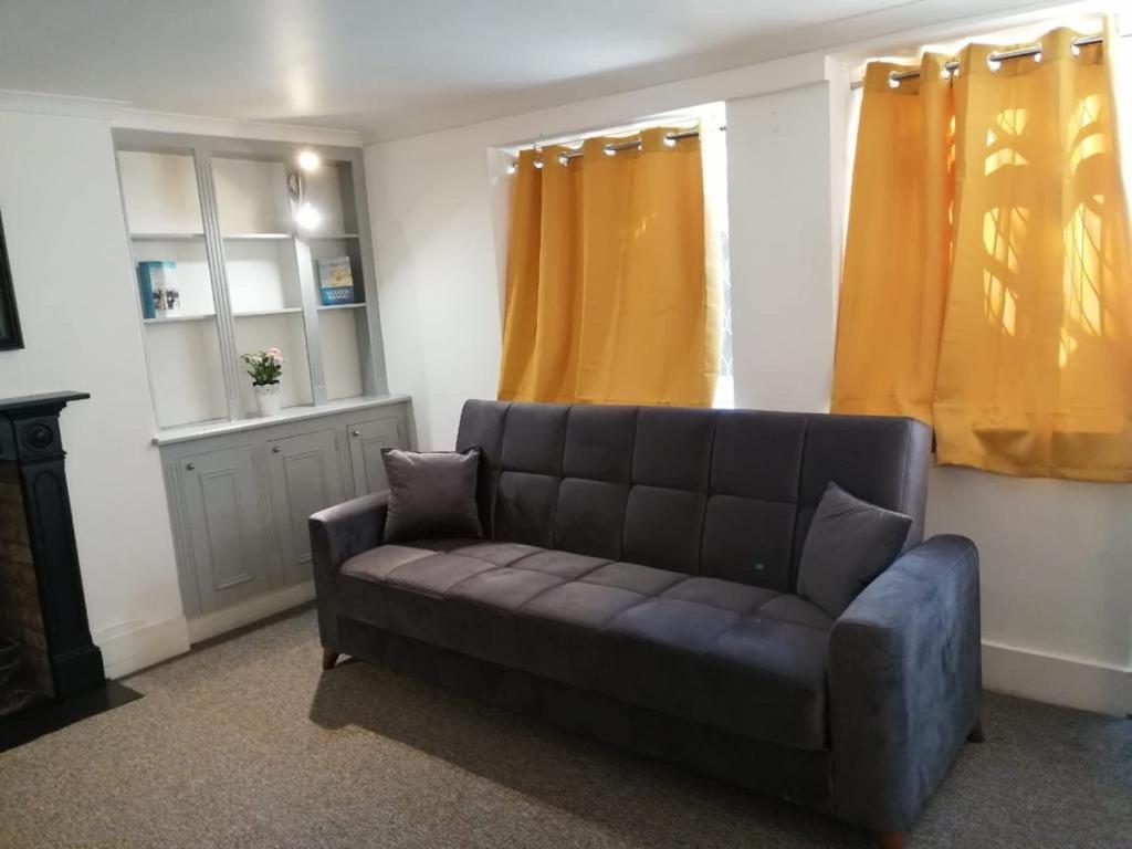 Entire 2-Bedroom Flat In Camden London Exterior foto