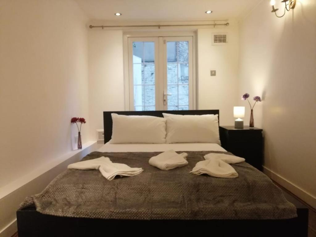Entire 2-Bedroom Flat In Camden London Exterior foto