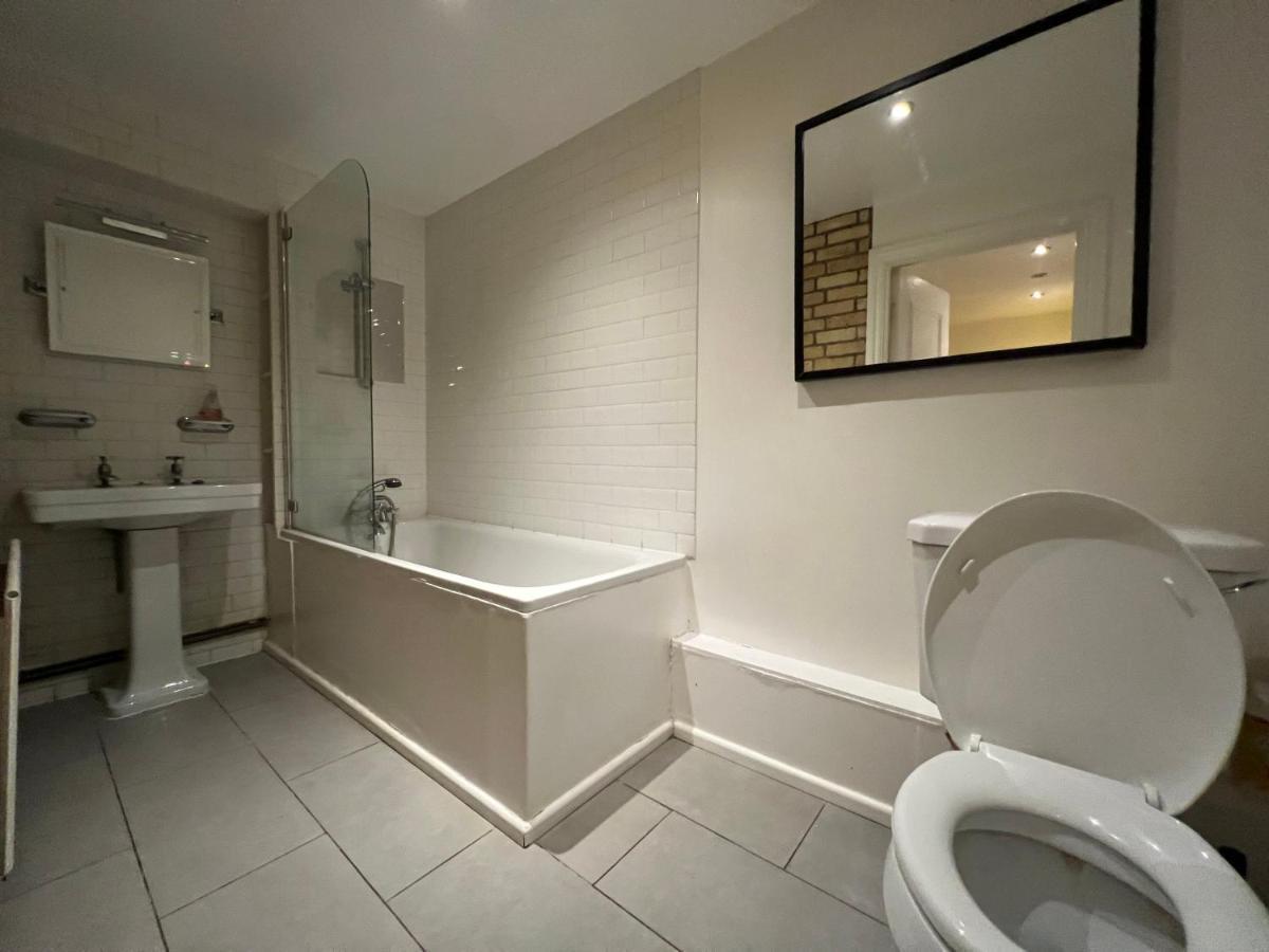 Entire 2-Bedroom Flat In Camden London Exterior foto