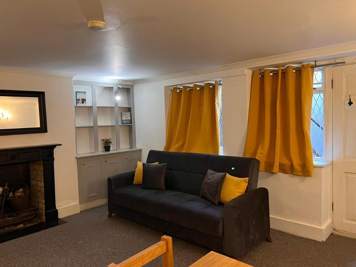 Entire 2-Bedroom Flat In Camden London Exterior foto