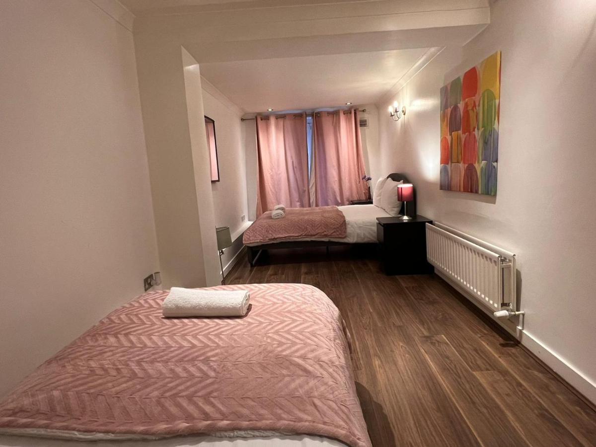 Entire 2-Bedroom Flat In Camden London Exterior foto